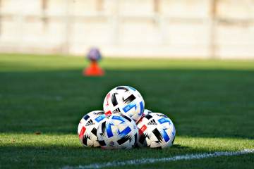 那不勒斯2-0卡拉雷塞，新赛季第一组胜利九宫格✌️（配图示意）
